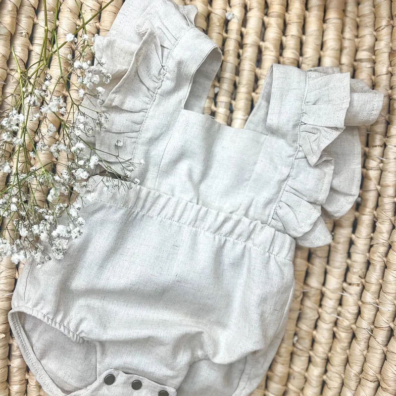 Lniane rampersy niemowlęce z szelkami - obrazek 2