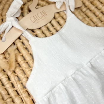 MUŚLINOWA SUKIENKA Z WIĄZANYMI RAMIĄCZKAMI